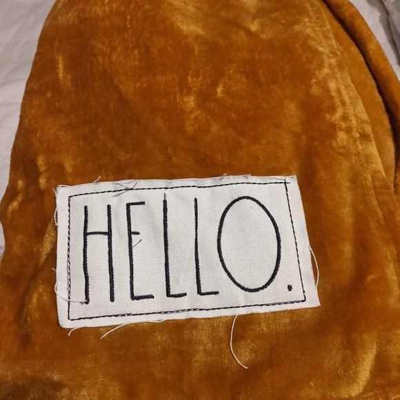 Rae dunn throw - Picture 1 of 3